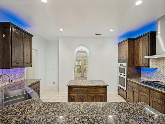 2811 Gillespie Lane, Grand Prairie, TX 75052