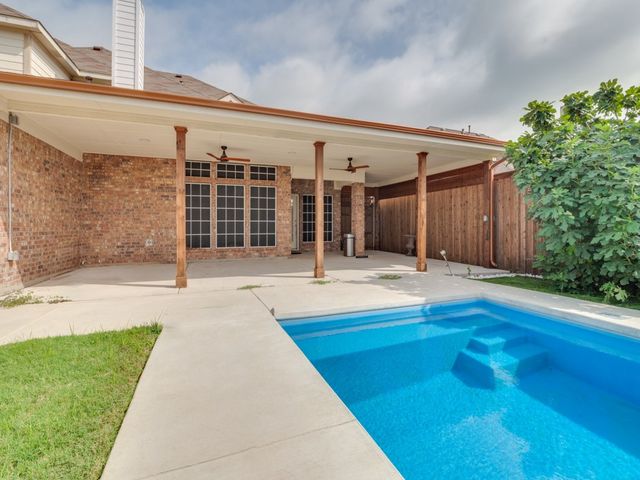 2811 Gillespie Lane, Grand Prairie, TX 75052