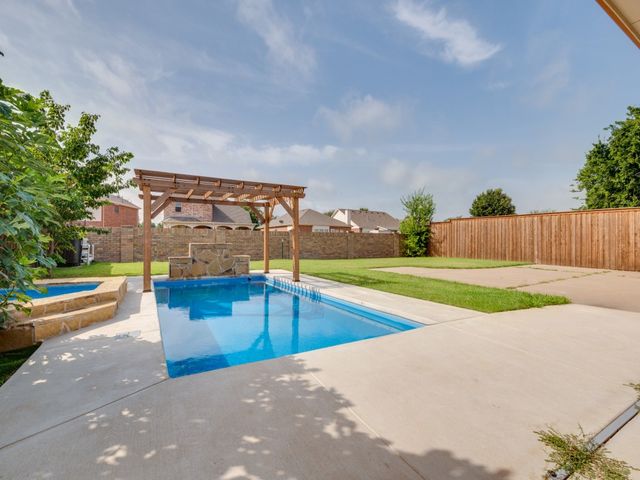 2811 Gillespie Lane, Grand Prairie, TX 75052