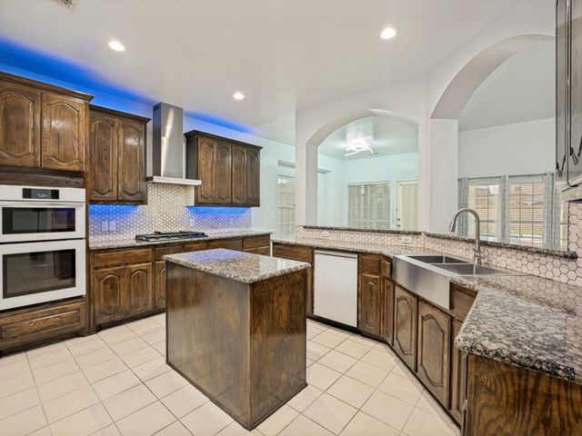 2811 Gillespie Lane, Grand Prairie, TX 75052