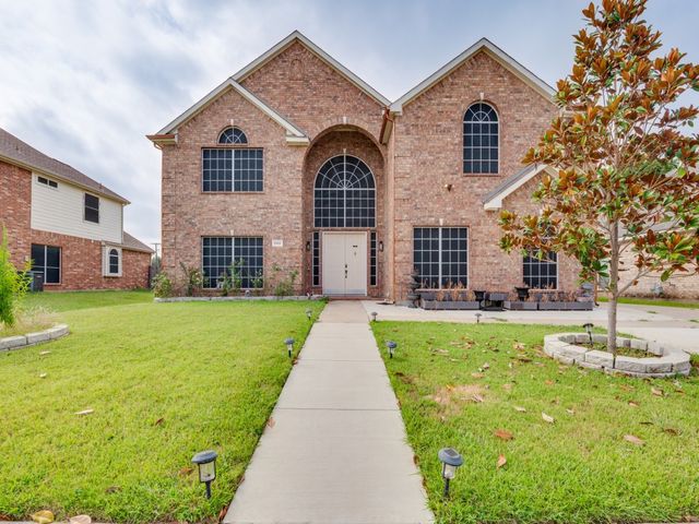 2811 Gillespie Lane, Grand Prairie, TX 75052