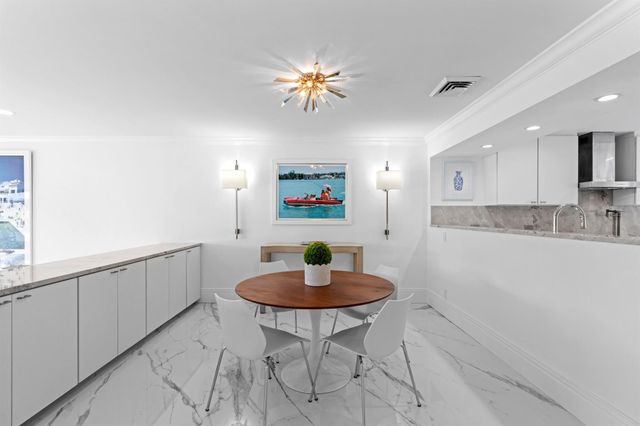 2435 Presidential Way H, West Palm Beach, FL 33401