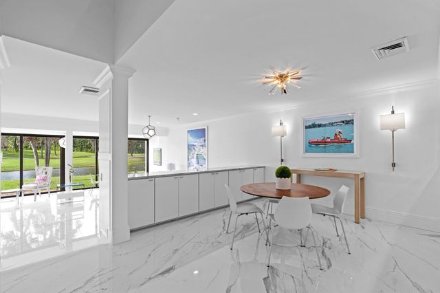 2435 Presidential Way H, West Palm Beach, FL 33401