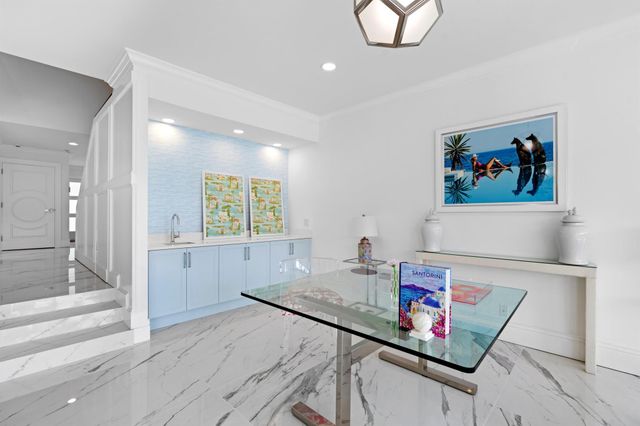 2435 Presidential Way H, West Palm Beach, FL 33401