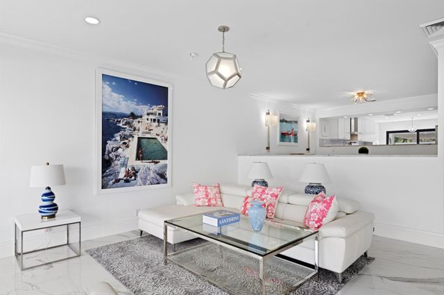 2435 Presidential Way H, West Palm Beach, FL 33401