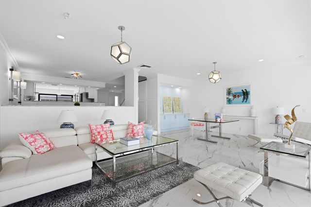 2435 Presidential Way H, West Palm Beach, FL 33401