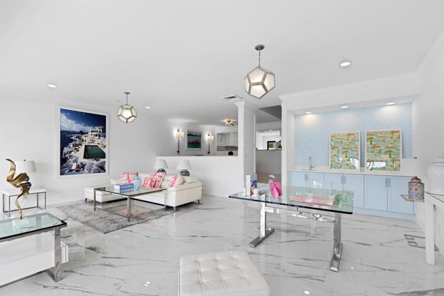 2435 Presidential Way H, West Palm Beach, FL 33401