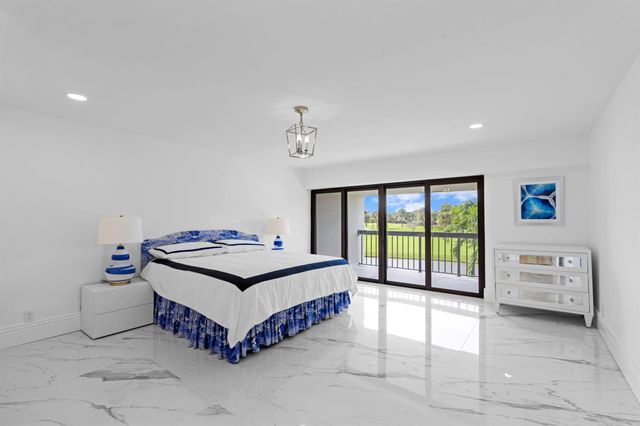 2435 Presidential Way H, West Palm Beach, FL 33401