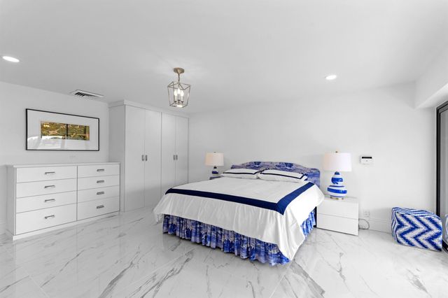 2435 Presidential Way H, West Palm Beach, FL 33401