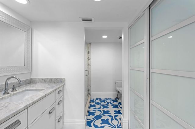 2435 Presidential Way H, West Palm Beach, FL 33401