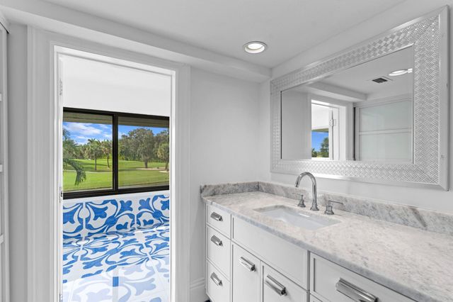 2435 Presidential Way H, West Palm Beach, FL 33401