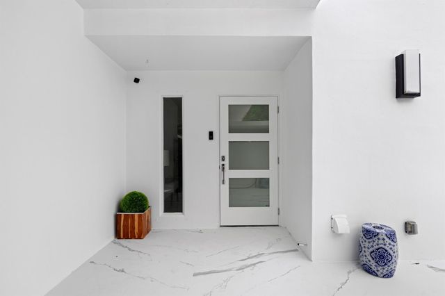 2435 Presidential Way H, West Palm Beach, FL 33401