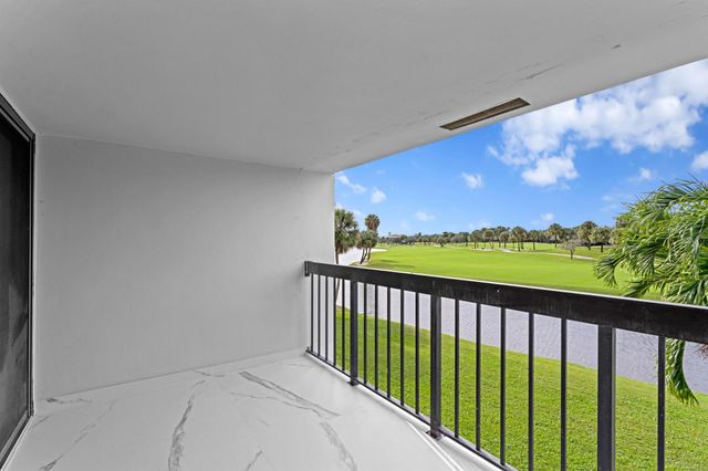 2435 Presidential Way H, West Palm Beach, FL 33401