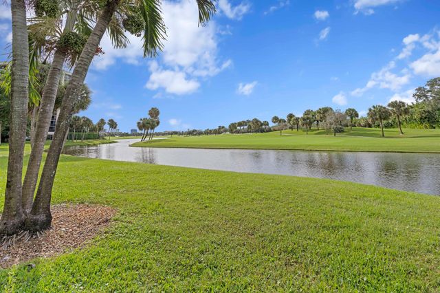 2435 Presidential Way H, West Palm Beach, FL 33401