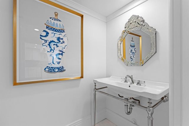 2435 Presidential Way H, West Palm Beach, FL 33401