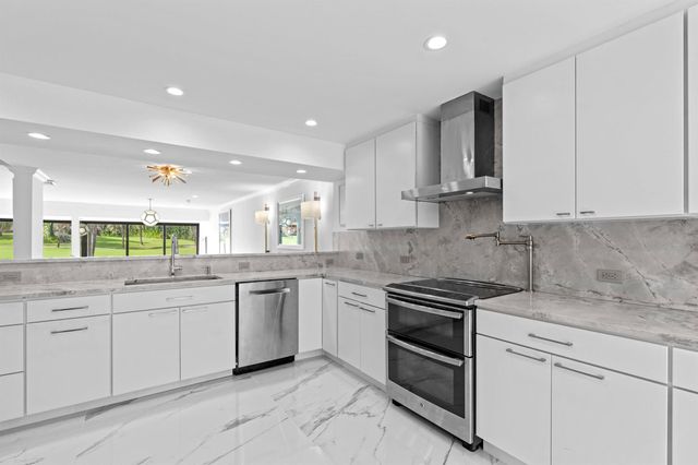 2435 Presidential Way H, West Palm Beach, FL 33401