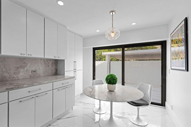 2435 Presidential Way H, West Palm Beach, FL 33401