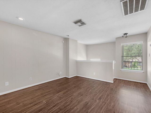 7945 Ellinger Lane, Houston, TX 77040
