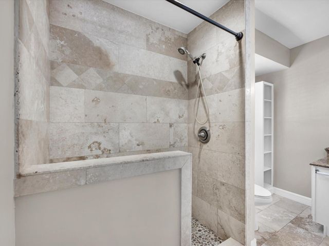 7945 Ellinger Lane, Houston, TX 77040