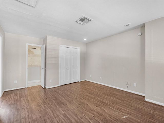 7945 Ellinger Lane, Houston, TX 77040