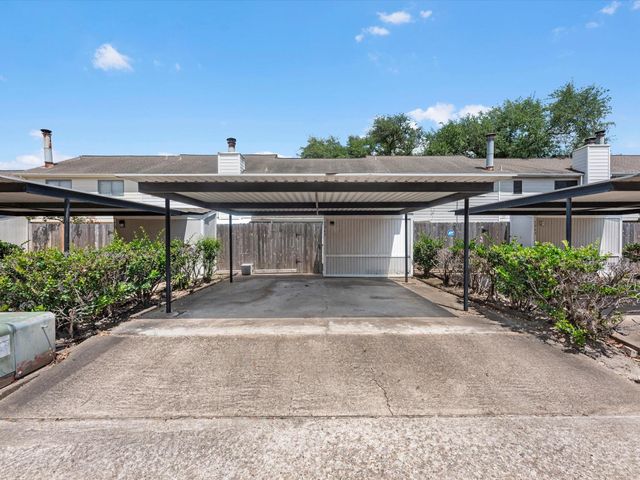 7945 Ellinger Lane, Houston, TX 77040