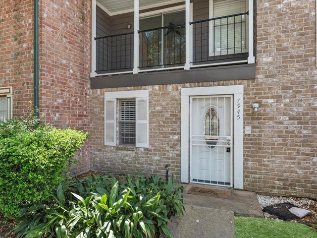7945 Ellinger Lane, Houston, TX 77040