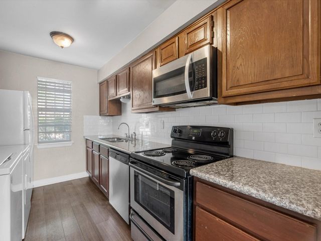 7945 Ellinger Lane, Houston, TX 77040