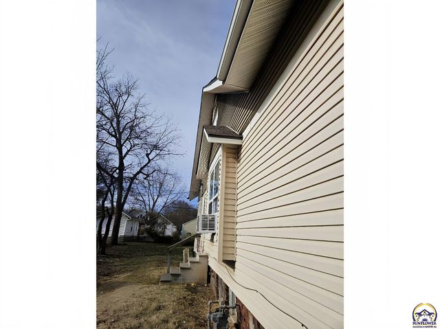 615 SW High AVE, Topeka, KS 66606