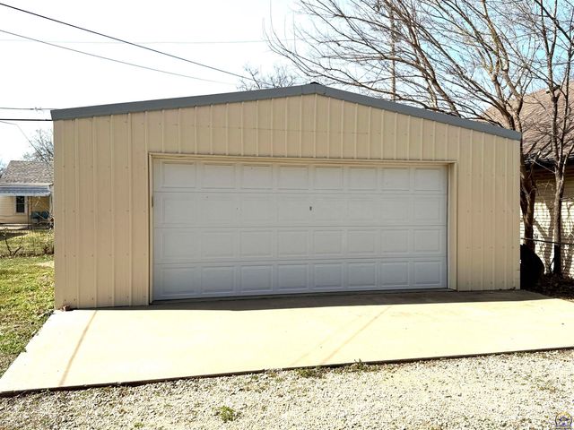 615 SW High AVE, Topeka, KS 66606