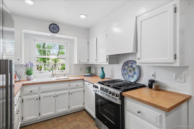 280 Maple Road, Valley Cottage, NY 10989