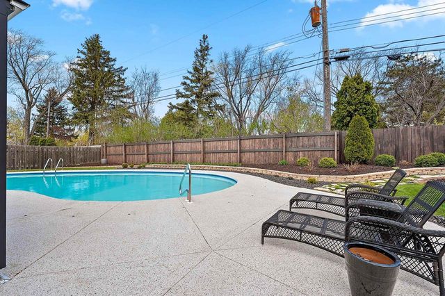 180 ARBOR LANE, Green Bay, WI 54301