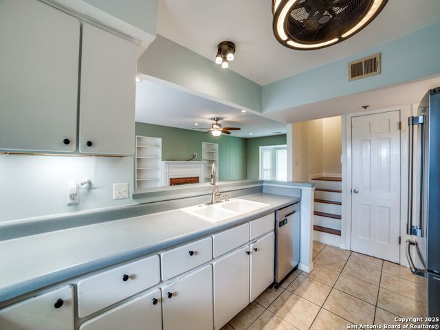 9327 Fernglen Dr, San Antonio, TX 78240