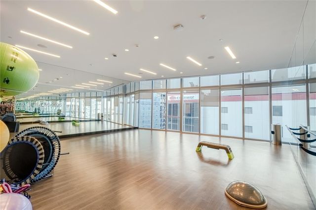 851 NE 1st Avenue 3911, Miami, FL 33132