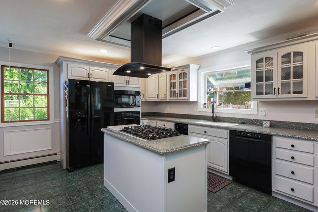 32 Sleepy Hollow Road, Red Bank, NJ 07701
