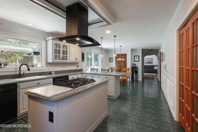 32 Sleepy Hollow Road, Red Bank, NJ 07701