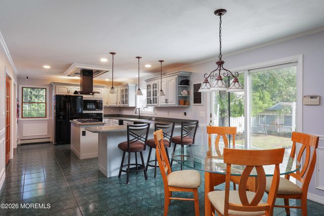 32 Sleepy Hollow Road, Red Bank, NJ 07701