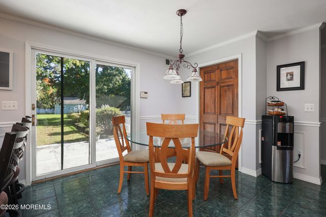 32 Sleepy Hollow Road, Red Bank, NJ 07701