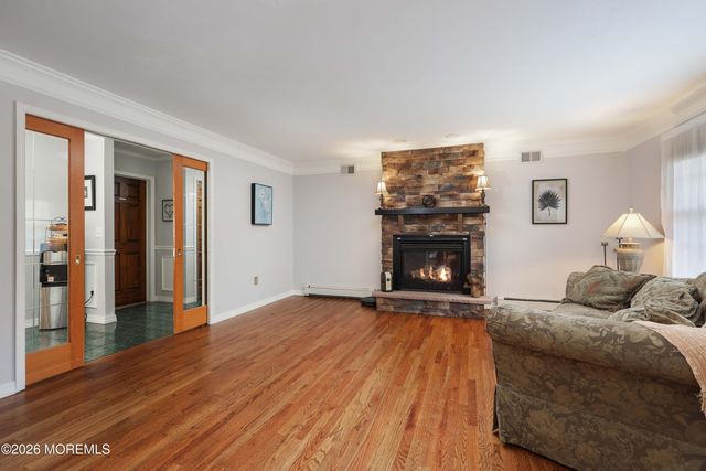 32 Sleepy Hollow Road, Red Bank, NJ 07701