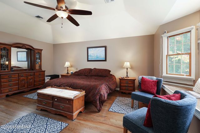 32 Sleepy Hollow Road, Red Bank, NJ 07701