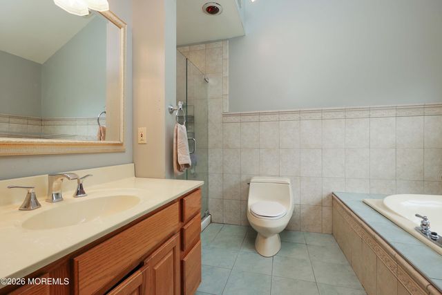 32 Sleepy Hollow Road, Red Bank, NJ 07701