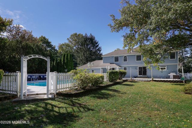 32 Sleepy Hollow Road, Red Bank, NJ 07701