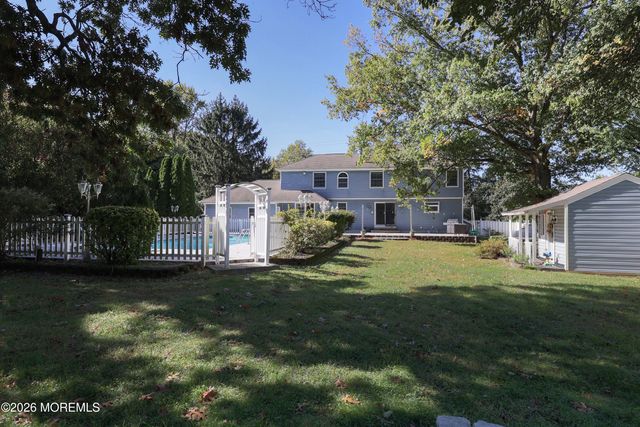 32 Sleepy Hollow Road, Red Bank, NJ 07701