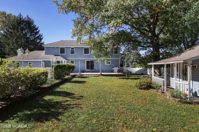 32 Sleepy Hollow Road, Red Bank, NJ 07701