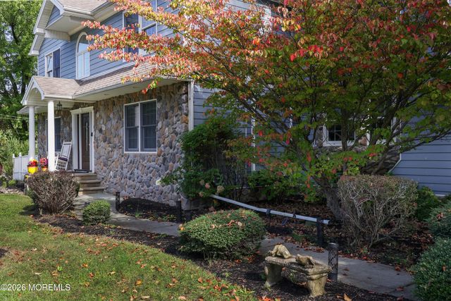 32 Sleepy Hollow Road, Red Bank, NJ 07701