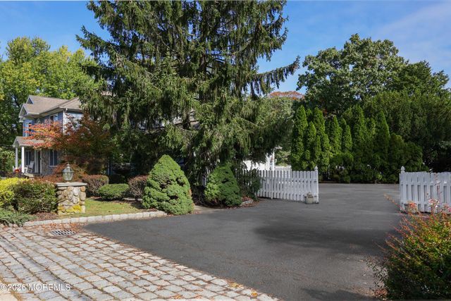 32 Sleepy Hollow Road, Red Bank, NJ 07701