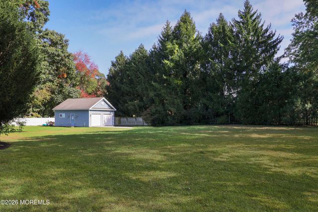 32 Sleepy Hollow Road, Red Bank, NJ 07701
