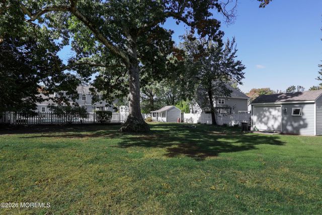 32 Sleepy Hollow Road, Red Bank, NJ 07701