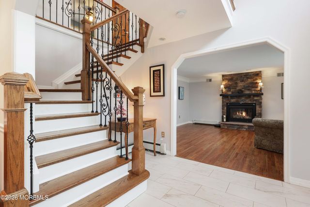 32 Sleepy Hollow Road, Red Bank, NJ 07701