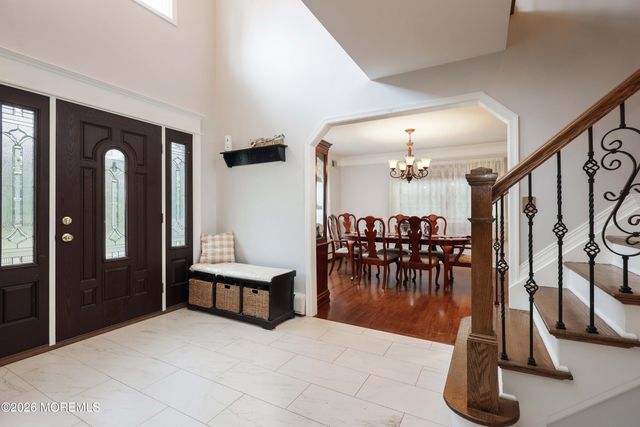 32 Sleepy Hollow Road, Red Bank, NJ 07701