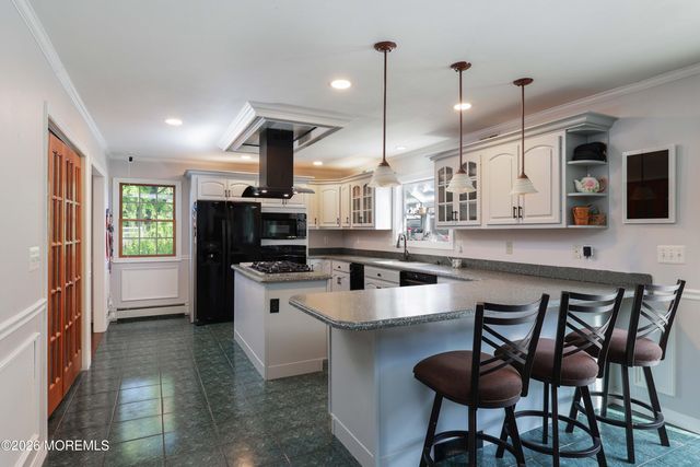 32 Sleepy Hollow Road, Red Bank, NJ 07701